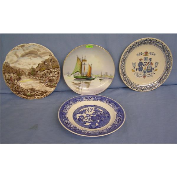 Group of 4 vintage collectible plates