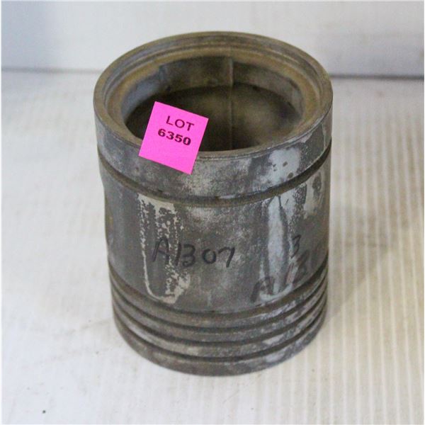 A1307 PISTON LOT X4 UNKNOWN APPLICATION