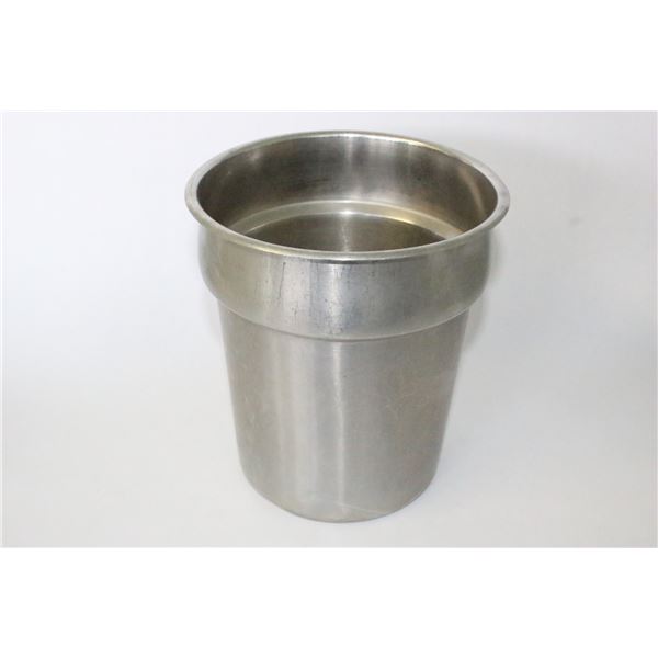 Used 4 qt Stainless Steel Bain Marie Inset Pan - 7 1/2"Dia x 8 1/4"H