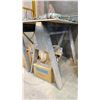 Image 2 : 2 SAWHORSES, PIECE OF PLYWOOD AND ASSORTED SCRAP METAL