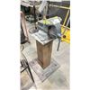 Image 2 : LARGE VISE WITH STAND