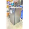 Image 2 : BLACK MINI FRIDGE