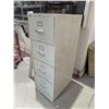 Image 4 : GREY 4 DRAWER FILING CABINET & 4' ALUMINUM LADDER