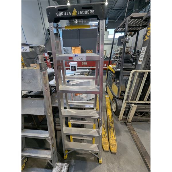 GORILLA LADDERS 6' ALUMINUM LADDER, 300LB CAPACITY