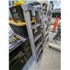 Image 2 : 5' ALUMINUM LADDER