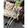 Image 1 : Lighted Girl Skeleton