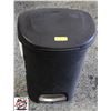 Image 1 : RUBBER MAID 13 GALLON STEP OON GARBAGE BIN