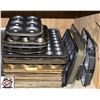 Image 1 : 29 ASSORTED MUFFIN PANS / CAKE MOLDS
