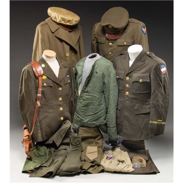 LOT OF ASSORTED U.S. MILITARY UNIFORMS.