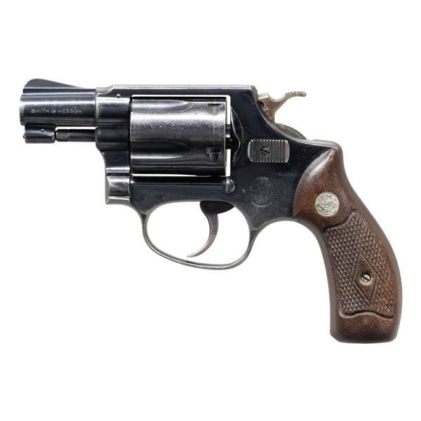 FLAT LATCH SMITH & WESSON MODEL 36 DA REVOLVER.