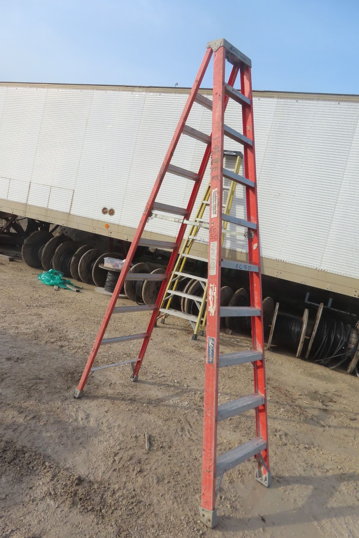 10 Ladder Louisville 10 Foot Aluminum / Fiberglass Step Ladder - McSherry Auction ...