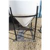 Image 2 : 110 Gallon Poly Tank on Metal Stand
