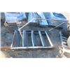 Image 2 : 5 Step Steel Stairs with Hand Rail