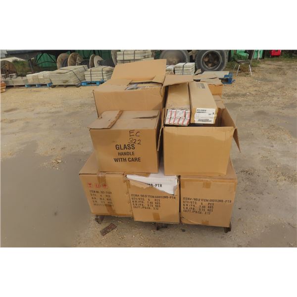 Pallet of Electrical: Light Bulbs, Fixtures 
