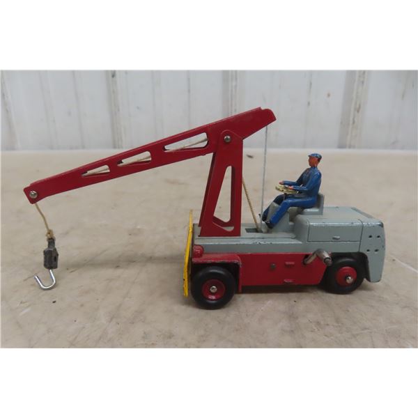 Dinky Grue Salev Crane (Machine) 3 1/3'' (Boom) 4'' 