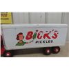 Image 4 : 1950s Minnitoy Bicks Pickle Truck and Trailer Pressed Metal by 