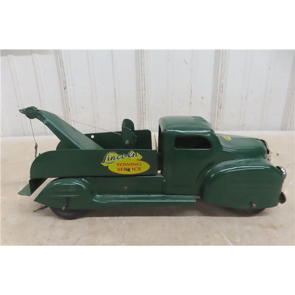 1940s Lincoln Tow Truck Pressed Metal, Has Been Restored,