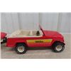 Image 10 : 1970s Tonka Metal Jeepster with Plastic Boat and Trailer 