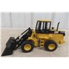 Image 5 : Joal 1:25 Diecast CAT IT18F Wheel Loader, Made from 1989-