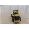 Image 8 : Joal 1:25 Diecast CAT IT18F Wheel Loader, Made from 1989-