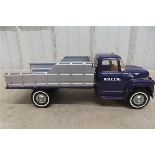 1960s Ertl International Harvester Loadstar 1600 Stake Truck