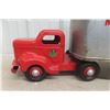 Image 9 : 1950s Minnitoy Hi-Way Transport Pressed Metal Truck and