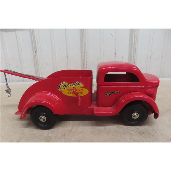 1950s Lincoln Wrecker/Tow Truck Pressed Metal, 13'' Long. 
