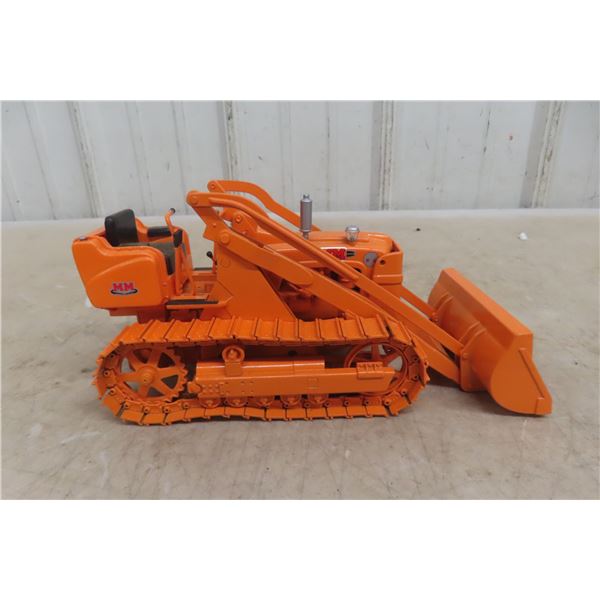 SpecCast  SCT 244 Minneapolis Moline 2 Star Crawler 1:16