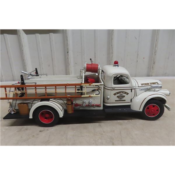 Highway 61 1:16 Scale Diecast 1941 Pumper VFD Firetruck 