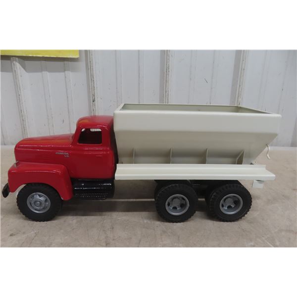 Cottonwood Acres International R-190 1/34 Scale Spreader Truck, 16" Long