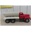 Image 5 : Cottonwood Acres International R-190 1/34 Scale Spreader Truck, 16" Long