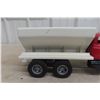 Image 7 : Cottonwood Acres International R-190 1/34 Scale Spreader Truck, 16" Long