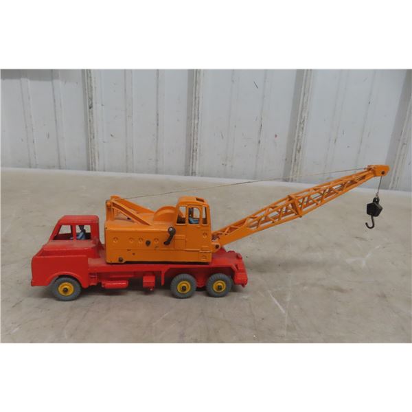 Dinky Supertoy 20-Ton Lorry-Mounted Crane, 6 1/2" Truck, 11" Boom