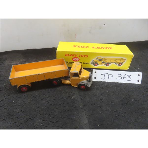 Dinky Toys Bedford Lorry #409 (1956) with Original Box, 1 3/4" x 6 1/2" x 1 3/4"