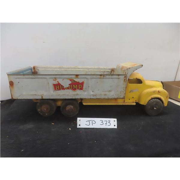 Lincoln Tandem Dump Truck in Original Condition, 6 1/2" x 19 1/2" x 7"