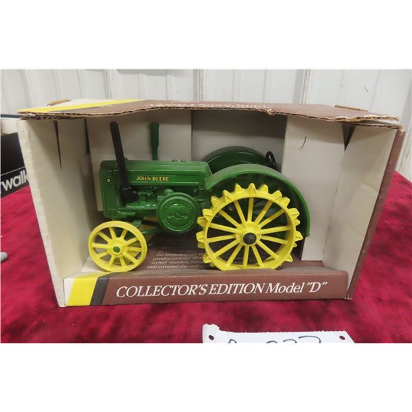 ERTL John Deere D (1953), 1/16 Scale Die-Cast, With Box