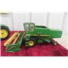 Image 2 : Two John Deere 1/16 Scale Die-Cast Models: 6600 Combine and 5020 Tractor