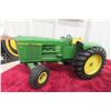 Image 3 : Two John Deere 1/16 Scale Die-Cast Models: 6600 Combine and 5020 Tractor