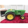 Image 6 : Two John Deere 1/16 Scale Die-Cast Models: 6600 Combine and 5020 Tractor