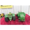 Image 7 : Two John Deere 1/16 Scale Die-Cast Models: 6600 Combine and 5020 Tractor