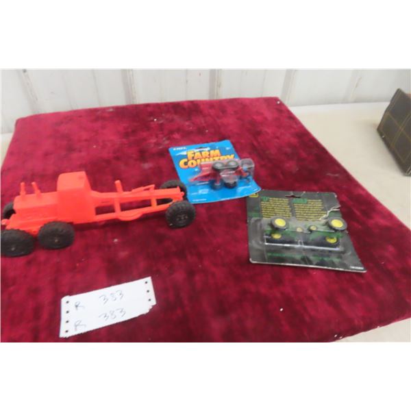 Reliable Plastic Grader, 1/16 Scale, with Die-Cast Tractor and Fertilizer Spreader