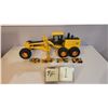 Image 1 : John Deere Ertl 772B Road Grader 22" + 4 Mini JD Replicas.
