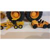 Image 5 : John Deere Ertl 772B Road Grader 22" + 4 Mini JD Replicas.