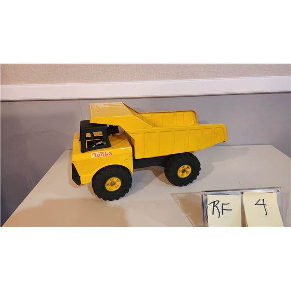 Tonka 1970s Mighty Dump Truck 19" x 8" x 10".