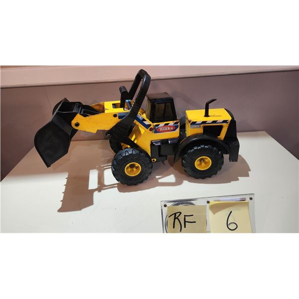 Tonka 1980s Model 354 Loader 20" x 12" x 8".