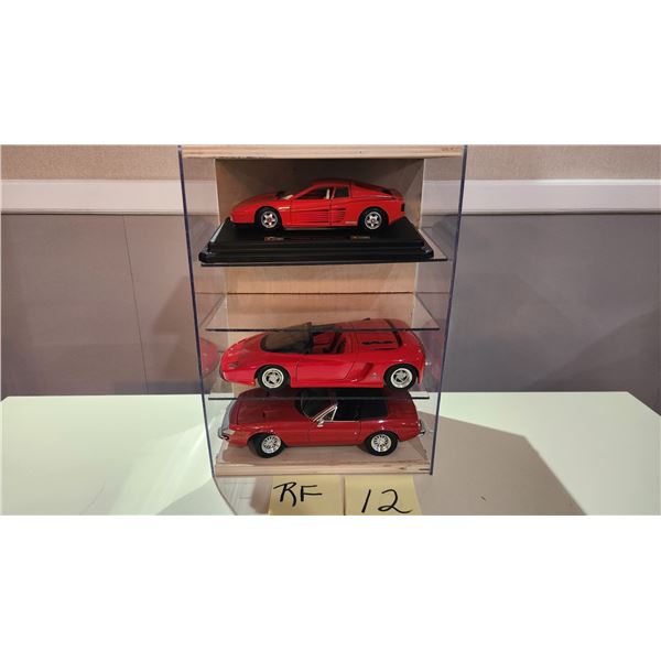 4-Tier Display – 3 Ferraris (1984 Testa Rossa 1/24, Mythos 1/18, 365 GTS4 1/18).