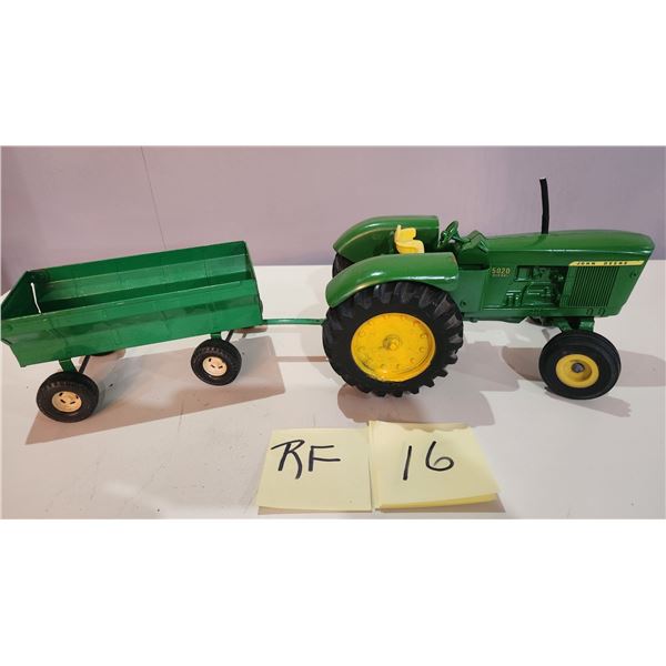 John Deere 5020 Diesel Die-Cast 1/16 + Metal Trailer.