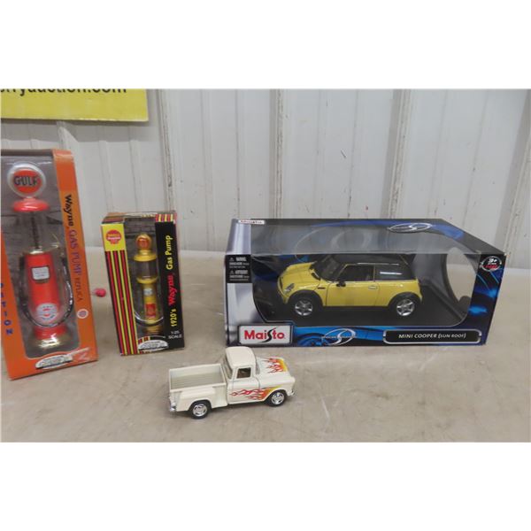 Maisto 1/18 Die-Cast Mini Cooper with Two Gas Station Box Sets, Bonus Items, and Truck