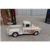 Image 5 : Maisto 1/18 Die-Cast Mini Cooper with Two Gas Station Box Sets, Bonus Items, and Truck