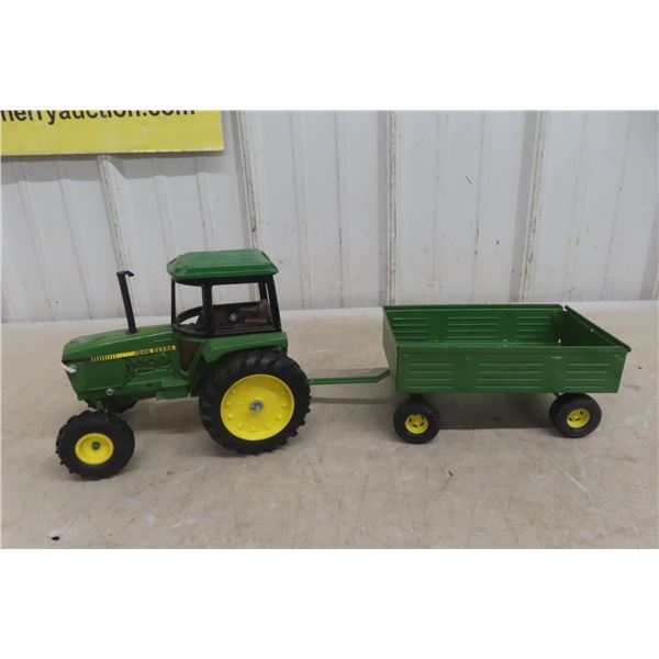 Ertl John Deere Tractor and Wagon Combine – 19" Long – 1/18 Scale
